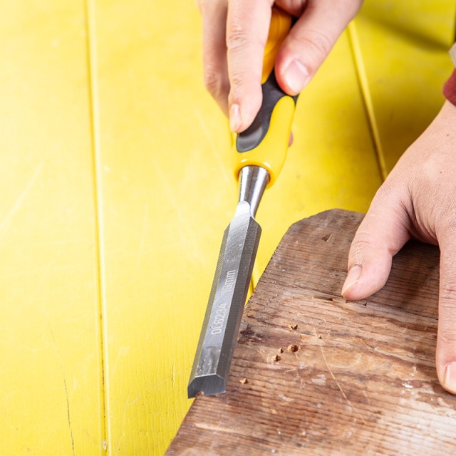 DELI σκαρπέλο ξύλου DL6234 με αντιολισθητική λαβή, 19mm DELI σκαρπέλο ξύλου DL6234 με αντιολισθητική λαβή, 19mm