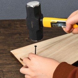 DELI βαριοπούλα DL447003 με αντιολισθητική Fiberglass λαβή, 1.36kg, 380mm DELI βαριοπούλα DL447003 με αντιολισθητική Fiberglass λαβή, 1.36kg, 380mm