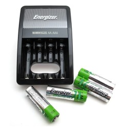 ENERGIZER MAXI CHARGER & 4xAA 2000mAh