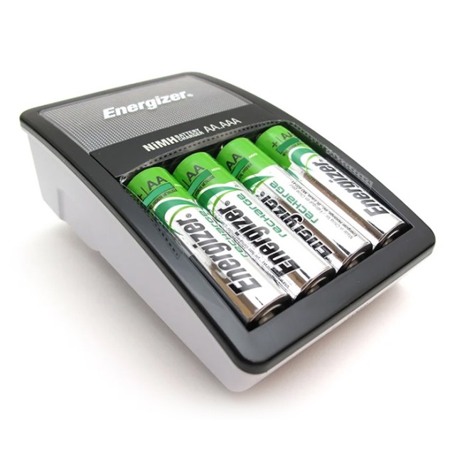 ENERGIZER MAXI CHARGER & 4xAA 2000mAh