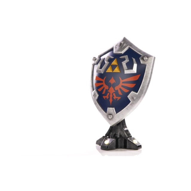 F4F The Legend of Zelda: Breath of the Wild – Hylian Shield Collector's PVC Statue (29cm) (BOTWHC)