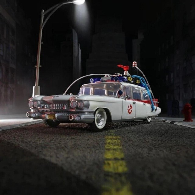 Hasbro GhostBusters: Ecto-1 (1984)  - Vehicle (1:13)  (F9873)