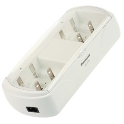 Φορτιστής Μπαταριών Panasonic BQ-CC15 Universal 4 Θέσεων και Αυτόματη Αναγνώριση Πλήρους Φόρτισης. Γρήγορη Φόρτιση 6 Ωρών Συμβατός με Μπαταρίες AA/AAA/C/D/9V